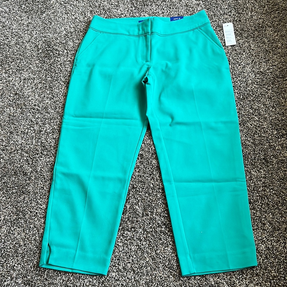 Women’s APT. 9Size 8 Torie Capri Dress Pants NWT